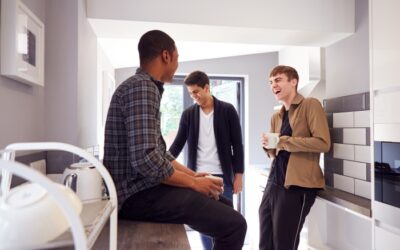 ¿A nombre de quién deben ir los suministros al compartir piso?